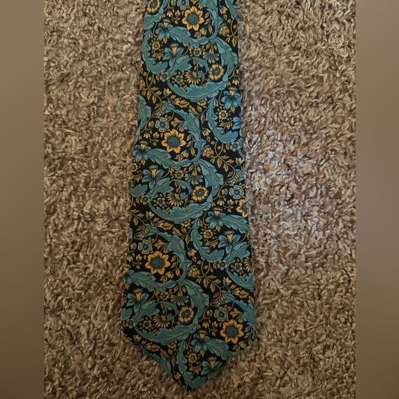 NWT Vintage Peterborough Row Bloomingdale’s floral tie - Picture 1 of 3